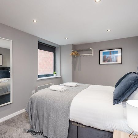 Host Apartments - Contemporary 3 Bed Apt With Balcony - Perfect For Long Stays Liverpool Kültér fotó
