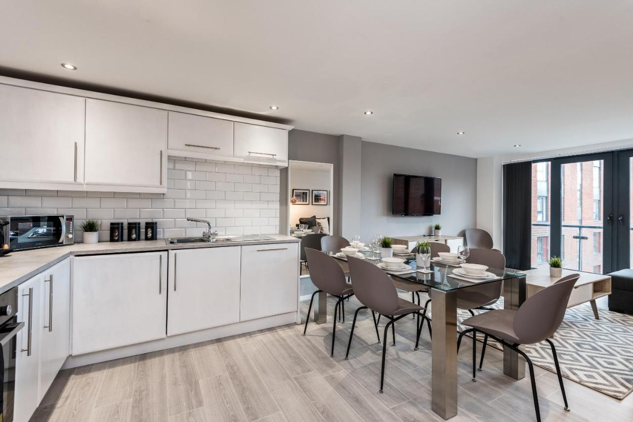 Host Apartments - Contemporary 3 Bed Apt With Balcony - Perfect For Long Stays Liverpool Kültér fotó