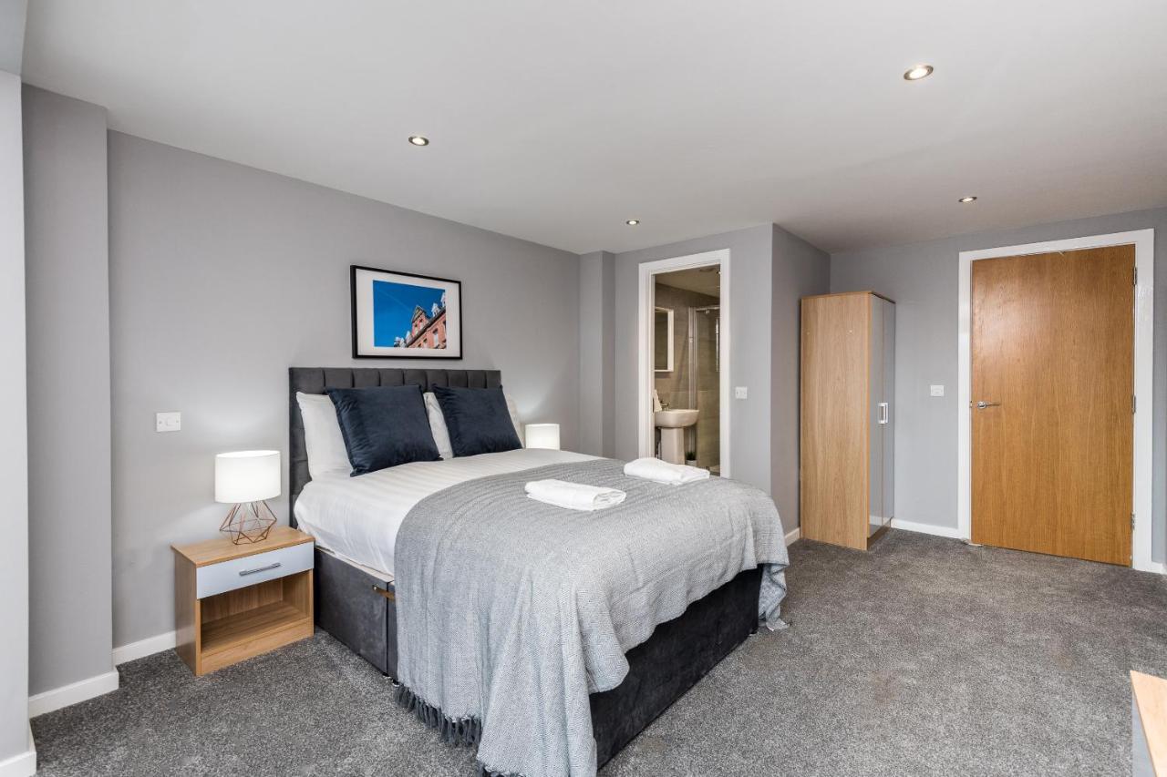 Host Apartments - Contemporary 3 Bed Apt With Balcony - Perfect For Long Stays Liverpool Kültér fotó