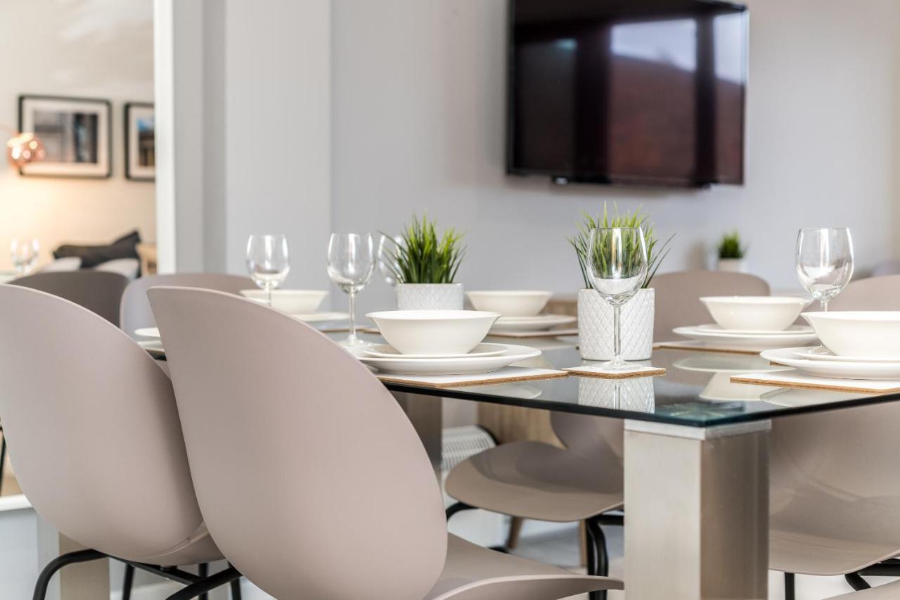 Host Apartments - Contemporary 3 Bed Apt With Balcony - Perfect For Long Stays Liverpool Kültér fotó