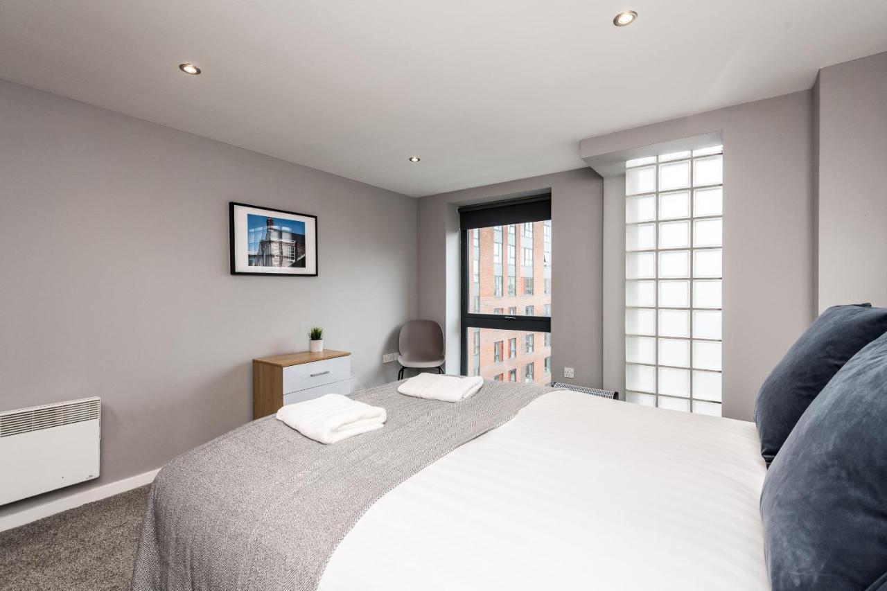 Host Apartments - Contemporary 3 Bed Apt With Balcony - Perfect For Long Stays Liverpool Kültér fotó
